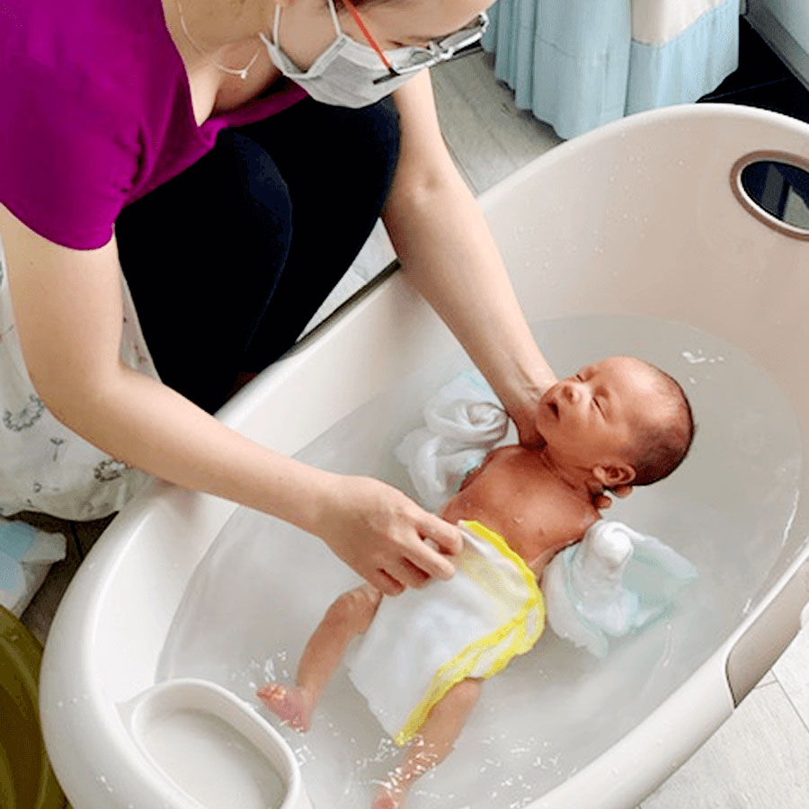 Dịch vụ tắm bé, tắm trẻ sơ sinh tại nhà